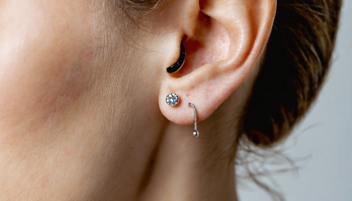 découvrez notre guide complet sur le piercing anti-hélix, avec des conseils pour un style unique et des soins optimaux afin de garantir une guérison sans encombre et un look exceptionnel.