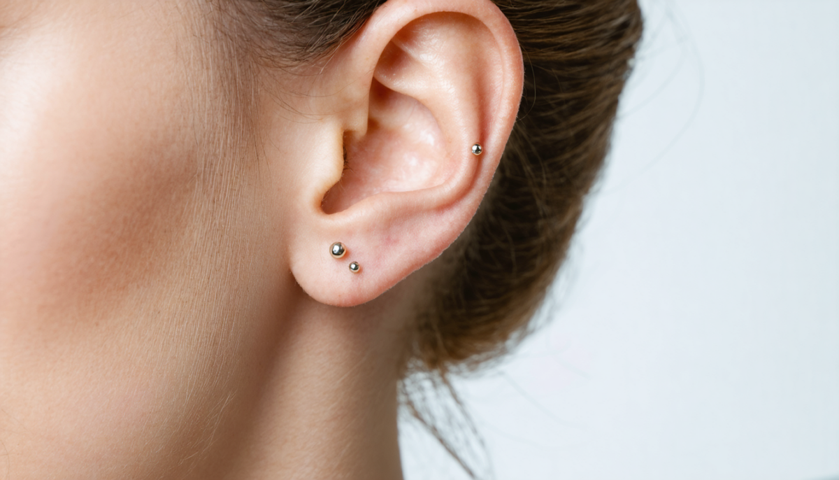 découvrez notre guide essentiel sur le piercing tragus avec des conseils pratiques et des astuces d'entretien infaillibles pour un bijou toujours impeccable et une guérison optimale.